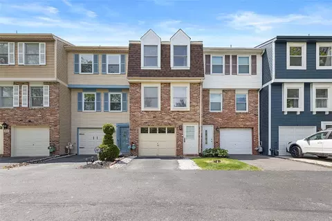 364 New World Dr, Clairton, PA 15025