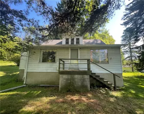 111 Forward Ln, Evans City, PA 16033