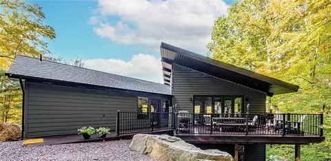 539 Lake Side Rd, Addison, PA 15411