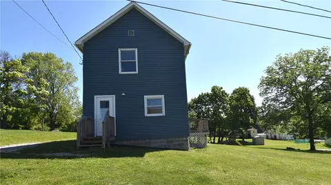 8 7th St, Claysville, PA 15323