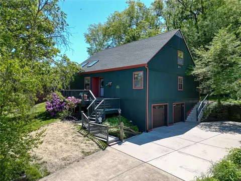 169 Pinewood, Bridgeville, PA 15017