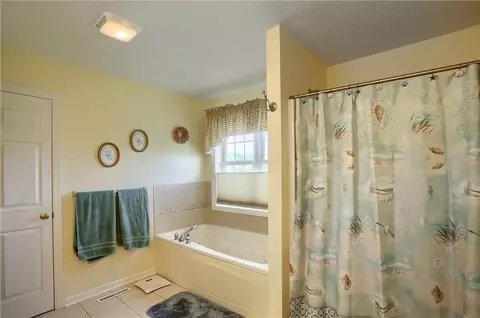 Bath - 405 Willow Ct, Apollo, PA 15613 photo 3 of 4