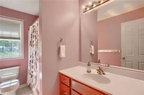 Bath - 405 Willow Ct, Apollo, PA 15613 photo 4 of 4