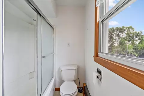 Bath - 1300 Pillow Ave, Harwick, PA 15049 photo 1 of 3