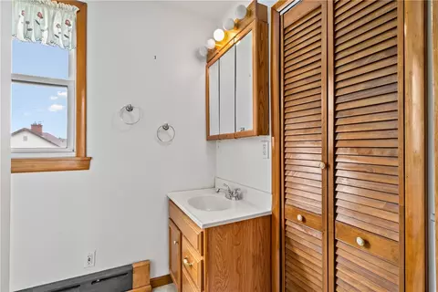 Bath - 1300 Pillow Ave, Harwick, PA 15049 photo 2 of 3