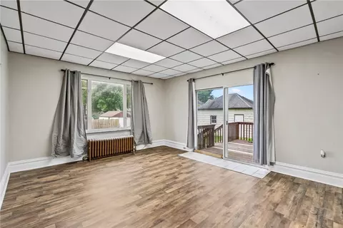 Living - 1300 Pillow Ave, Harwick, PA 15049 photo 4 of 5