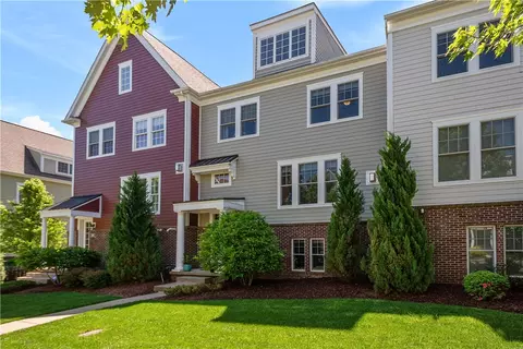 1315 Village Ln, Bridgeville, PA 15017