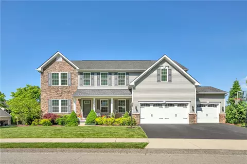2037 Eagle Ridge Dr, Valencia, PA 16059