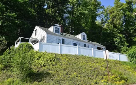 106 Longvue Dr, Pittsburgh, PA 15237