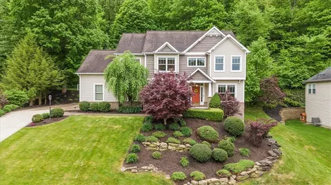 1835 Madison Dr, Coraopolis, PA 15108