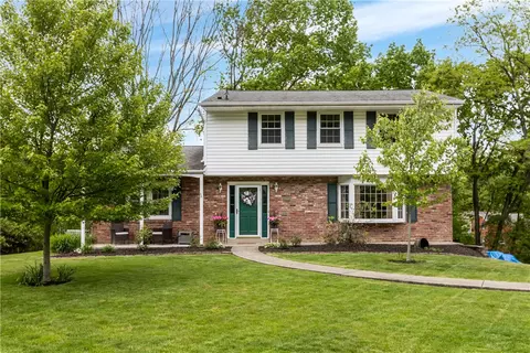 8750 Casa Grande Dr, Pittsburgh, PA 15237