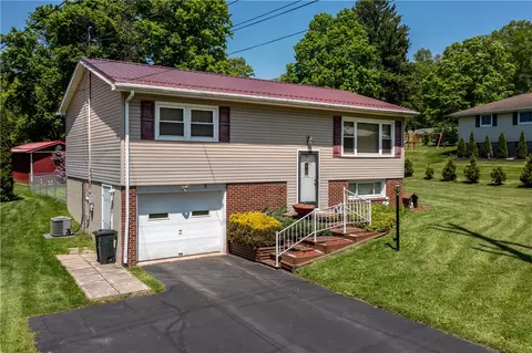 8 Webster Dr, Greenville, PA 16125