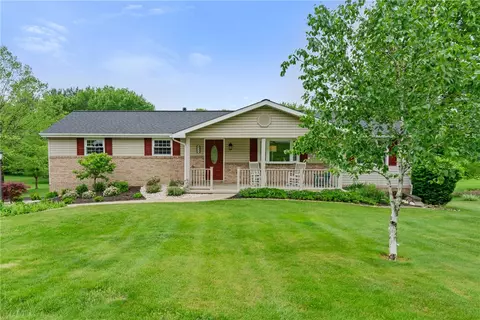 217 Burrell Hl, Jeannette, PA 15644