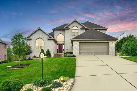 223 Fairmeadow Cir, Houston, PA 15342