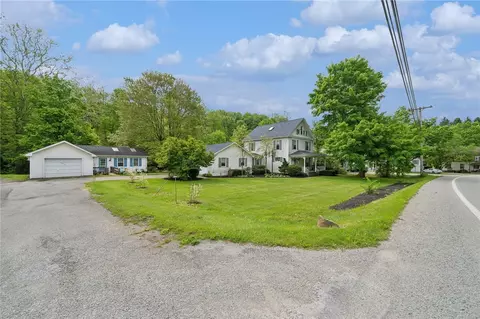 2470 Eastbrook Rd, New Castle, PA 16105