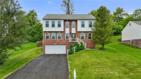 414 Crossbow Dr, New Stanton, PA 15672