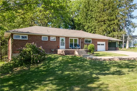 1961 Overlook Dr, Hermitage, PA 16148