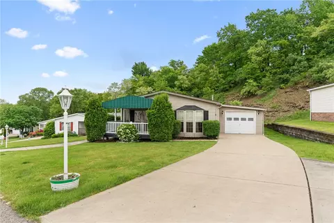 181 Rock Lake Dr, Zelienople, PA 16063