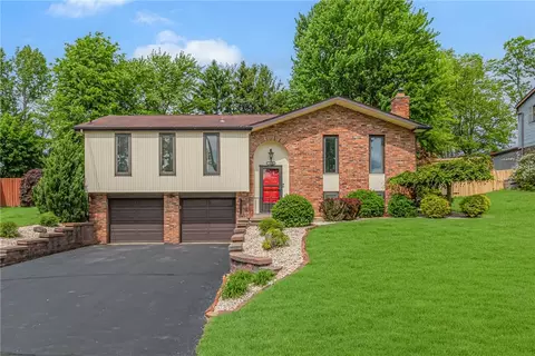 1670 Charlton Heights Rd, Coraopolis, PA 15108