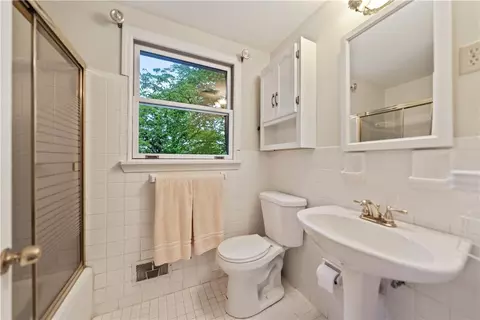 Bath - 4914 Simmons Cir, Export, PA 15632 photo 2 of 3