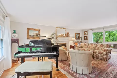 Living - 4914 Simmons Cir, Export, PA 15632 photo 1 of 5