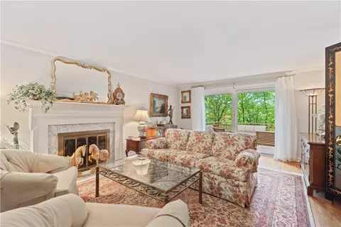 Living - 4914 Simmons Cir, Export, PA 15632 photo 2 of 5