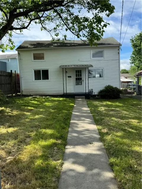 1137 W Gibson Ave, Connellsville, PA 15425