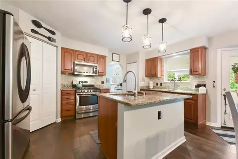 151 Mccracken Dr, Monaca, PA 15061 photo 5
