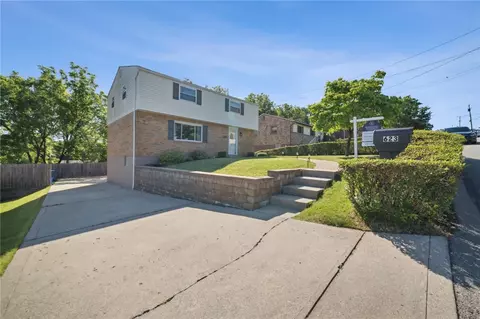 623 Pikeview Dr, Pittsburgh, PA 15239