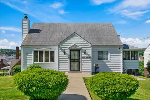 1938 Parkview Pl, Aliquippa, PA 15001