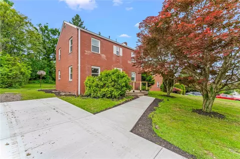 944 Fidelity Dr, Pittsburgh, PA 15236