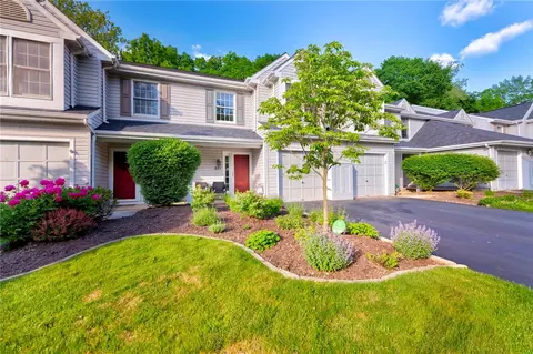 271 Commons Dr, Pittsburgh, PA 15239
