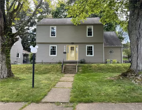 208 Garden Ave, Grove City, PA 16127