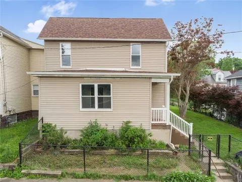 623 Chestnut St, Springdale, PA 15144