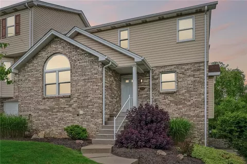 115 E Country Barn Rd, Houston, PA 15342