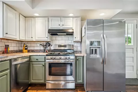 Kitchen - 1164 Delaware St, Export, PA 15632 photo 3 of 4