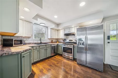 Kitchen - 1164 Delaware St, Export, PA 15632 photo 2 of 4