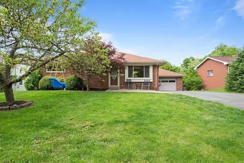 1227 E Kroker St, Ambridge, PA 15003