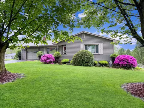 1010 Richview Dr, New Castle, PA 16101