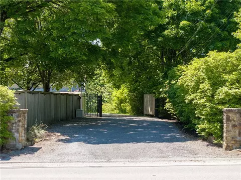 2523 Middle Rd, Glenshaw, PA 15116 photo 2
