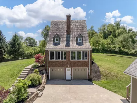 2523 Middle Rd, Glenshaw, PA 15116 photo 4