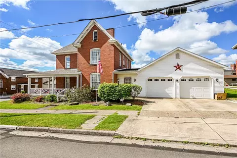 25 N 3rd St, Youngwood, PA 15697