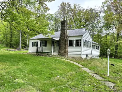 145 Mellott Dr, Johnstown, PA 15905