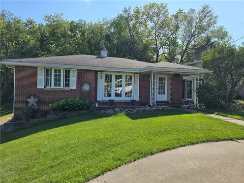 96 Moger Dr, Washington, PA 15301