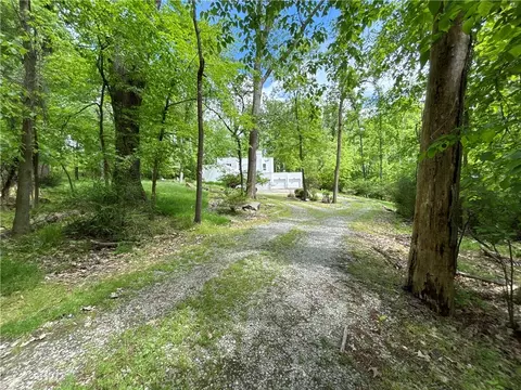 2641 Glenbrae Ln, Irwin, PA 15642