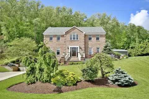 2 Kings Ln, Venetia, PA 15367