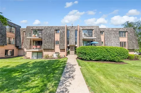 1532 Forest Green Dr #1532, Moon Twp, PA 15108