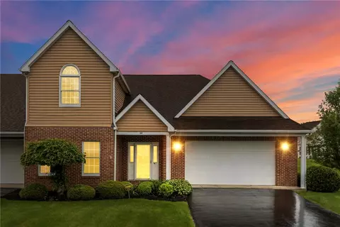 24 Manor Dr, Grove City, PA 16127