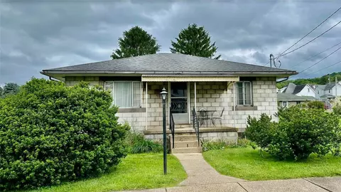 407 Vine St, Connellsville, PA 15425