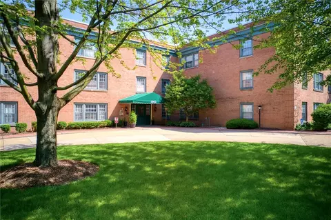5903 5th Ave #306, Pittsburgh, PA 15232